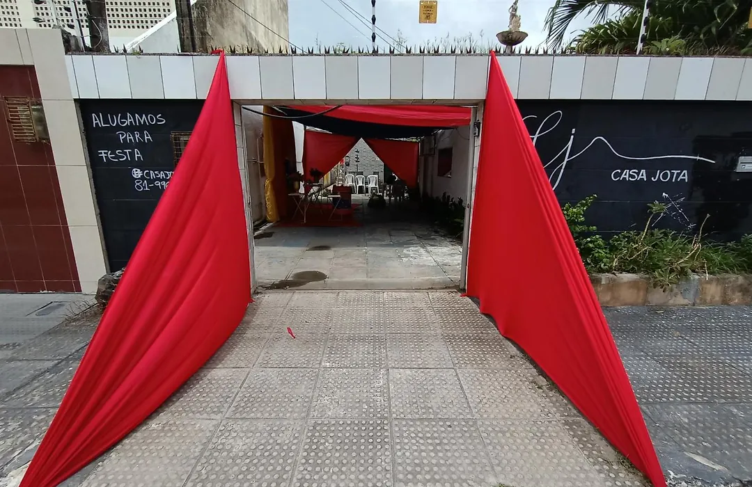 casa jota quarto com cama de casal e ar wc compartilhado-1
