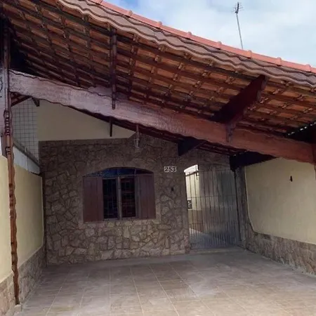 Casa com piscina em Mongaguá-3