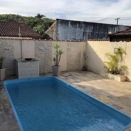 Casa com piscina em Mongaguá-2