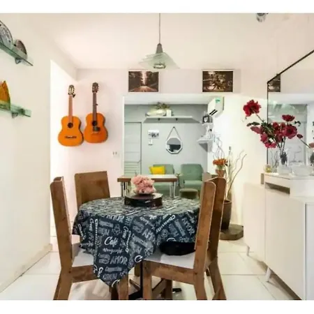 casa jota quarto com cama de casal e ar wc compartilhado-2